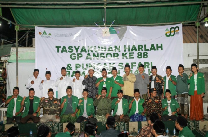 PUNCAK SAFARI: Ketua PAC GP Ansor Gresik Ahmad Rahman Budiman, M.Pd menggelar puncak safari Ramadan. (Dok./Radar Gresik)