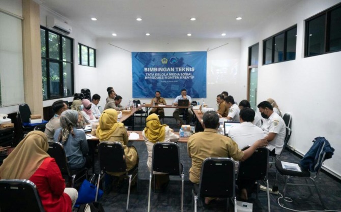 BIMBINGAN: Diskominfo Gresik berikan bimbingan pelatihan kepada OPD Gresik.