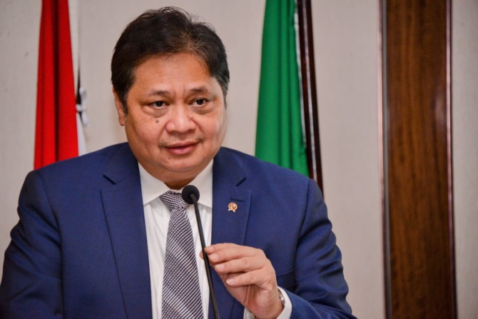 KERJASAMA BILATERAL-Di sela-sela agenda World Economic Forum Annual Meeting (WEFAM) 2022 di Davos-Swiss, Menteri Koordinator Bidang Perekonomian Indonesia Airlangga Hartarto melakukan pertemuan bilateral dengan Perdana Menteri Belanda Mark Rutte, Rabu (25