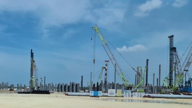 TERUS DIKEBUT: Pembangunan pabrik smelter PT Freeport di Gresik tahun ini ditargetkan capai 50 persen. (ISTIMEWA/RADAR GRESIK)