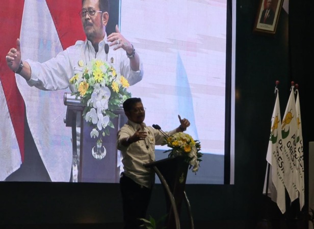 TIDAK PANIK : Menteri Pertanian Syahrul Yasin Limpo meminta masyarakat agar tidak panik dalam menghadapi wabah PMK. (ISTIMEWA/RADAR GRESIK)