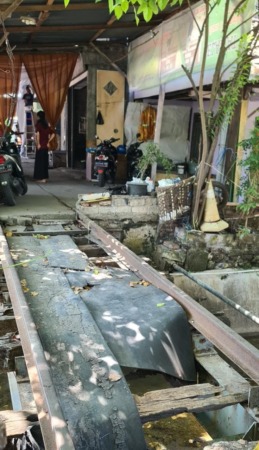 PROSES LEGALITAS: Warga di  yang tinggal di lahan milik PJKA sudah bisa memproses legalitasnya.  (Ist./Radar Gresik)