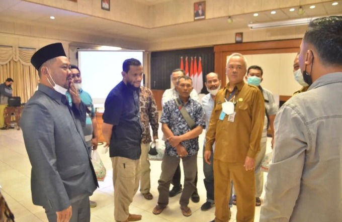 carut marutnya penanganan PMK di Gresik inilah yang membuat Pemerintah kabupaten Gresik menggelar rapat koordinasi pengendalian PMK menjelang Idul Adha.  (Ist./Radar Gresik)