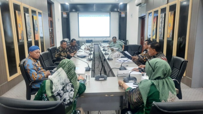 SIDANG: Badan Kehormatan DPRD Gresik memanggil M Nasir terkait kasus perkawinan kambing. (Dok/Radar Gresik)