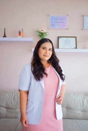 dr. Dwi Prasetyana Rosadi, Owner Sakura Beauty Klinik (Ist./Radar Gresik)