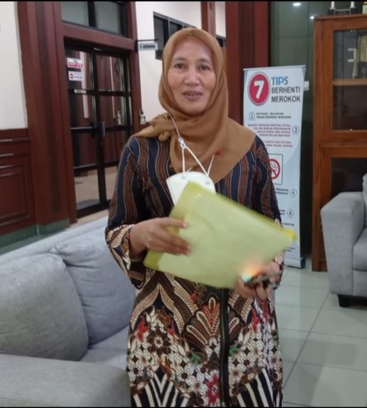 DIPANGGIL: BK DPRD Gresik saat meminta keterangan pengadu dari AMPG beberapa waktu lalu. (Dok./Radar Gresik)