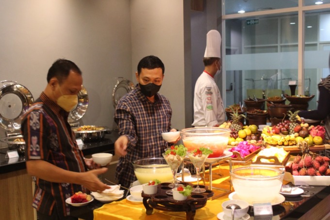 MANGAN LUEKOH :  Menyajikan beragam makanan istimewa dengan menu tradisional yang dijamin dapat memanjakan lidah tamu. (Ist./Radar Gresik)