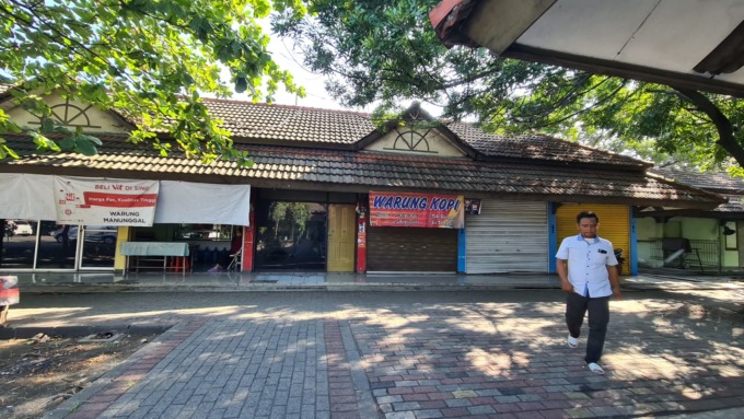 Bakal Ditata : Dinas Perhubungan Gresik bakal melakukan verifikasi ulang stand di terminal bunder. (Firman/Radar Gresik)