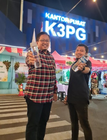Baru : K3PG memperkenalkan produk air minum baru bernama EAU yang bakal menyasar pasar Premium. (Ist./Radar Gresik)