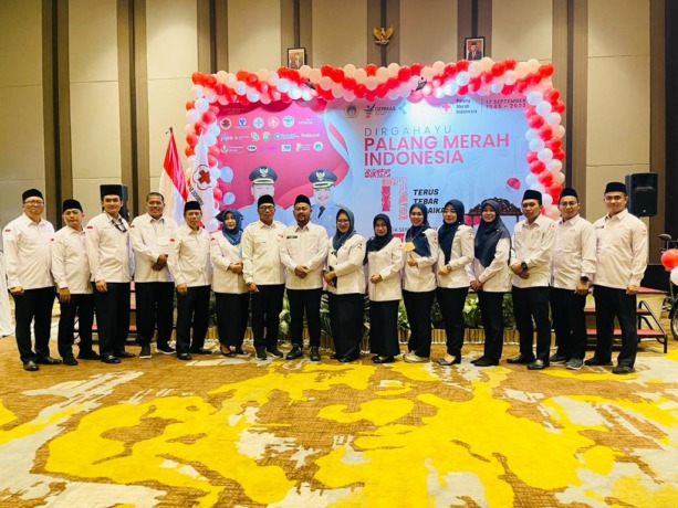 SOLID : Turut hadir Bupati Gresik,H. Fandi Akhmad Yani, SE, Wakil Bupati Gresik Aminatun Habibah, Sekretaris PMI Provinsi Jatim Dwi Suyatno, Ketua PMI Kabupaten Gresik H. Achmad Nadlir, Kepala OPD Gresik, Kepala Kantor Kemenag Gresik Sahid, Mewakili Kepal