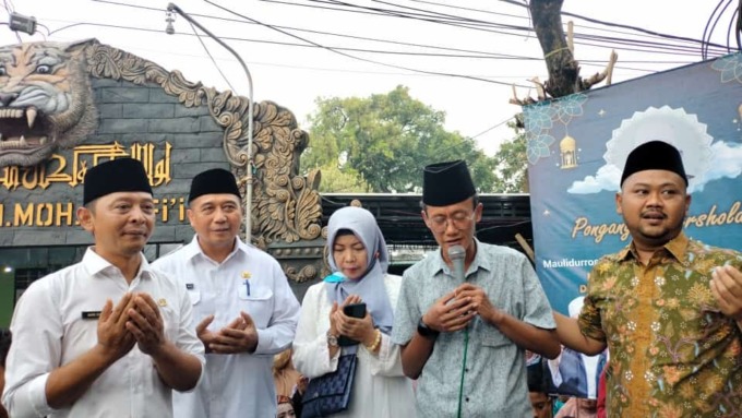 KHUSUK: Haul ke-57 KH Moh Syafii kembali diselenggarakan dihadiri oleh Bupati Gresik Fandi Akhmad Yani, Sekda, anggota DPRD Gresik Lusi Kustianah, perwakilan Polres Gresik, Forkopimcam Manyar, Kepala Desa Pongangan, Kepala Desa Suci dan Warga Desa Pongang