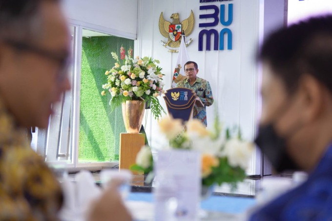 HADIRI :  Direktur Utama SIG, Donny Arsal pada acara penandatanganan Akta Inbreng dalam rangka program integrasi BUMN Sub Klaster Semen. (Ist/Radar Gresik)