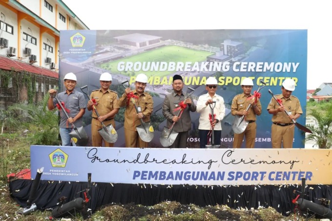 BERI DUKUNGAN: Bupati Gresik Fandi Akhmad Yani saat melaunching Icon Buyos dan Ground Breaking Sport Center Desa Yosowilangun, Senin (5/12/2022). (Ist/Radar Gresik)