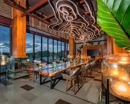BUDAYA ASLI INDONESIA : Meru adalah brand hotel bintang lima, merupakan brand tertinggi yang dioperasikan HIG yang mengusung keindahan alam serta budaya asli Indonesia, sehingga mencerminkan daya tarik dan citra kekayaan Indonesia. (Ist./Radar Gresik)