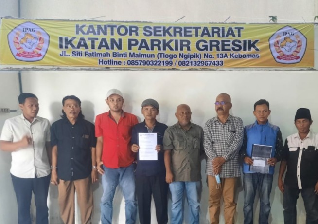 Sinergi : Para jukir menggelar tasyakuran meresmikan paguyuban Ikatan Parkir Gresik (IPAG) mengundang media.