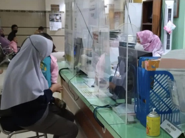 Pentingnya menjadi peserta JKN guna memastikan kesehatan keluarga. (Riri/Radar Gresik)