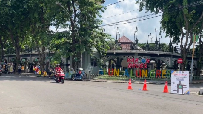 SOSIALISASI: Dishub Gresik melakukan diskusi bersama masyarakat terkait penerapan satu jalur di Alun-Alun Gresik. (Dok/Radar Gresik)