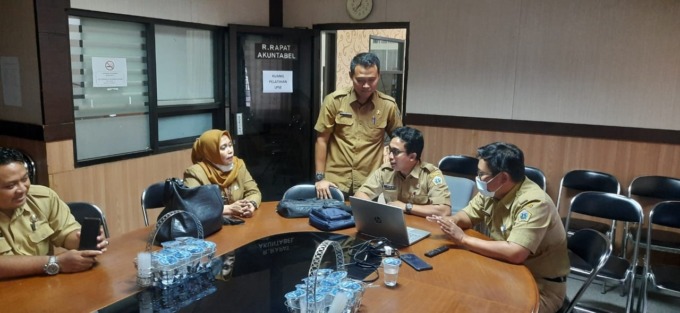 KOORDINASI: BLPBJ saat menerima konsultasi dari sejumlah OPD Pemkab Gresik terkait e-katalog lokal. (Dok/Radar Gresik)