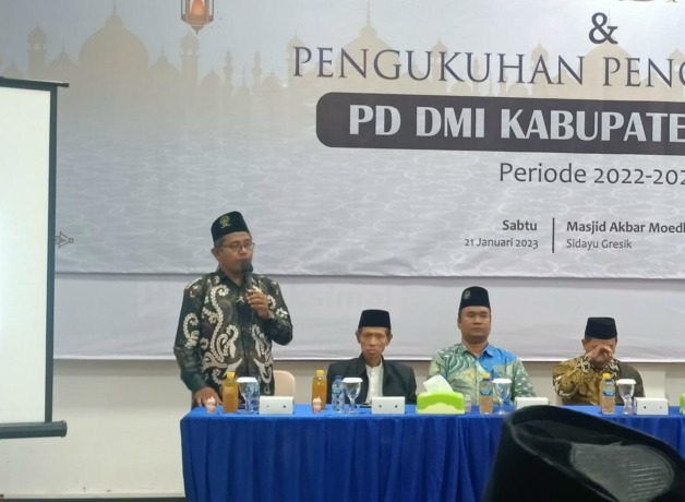 SEBAR MANFAAT: Ketua DMI Gresik, Zainal Abidin komitmen untuk mendukung kepengurusan IMB masjid di Kabupaten Gresik. (Hanny/Radar Gresik)