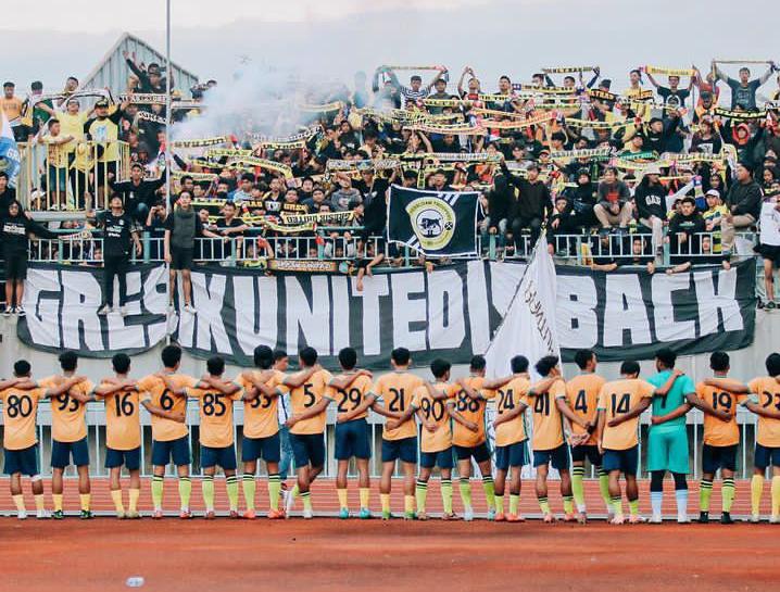 MENUNTUT DILANJUTKAN : Manajemen dan pemain Gresik United berkomitmen untuk melanjutkan liga 2. (Ist/Radar Gresik)
