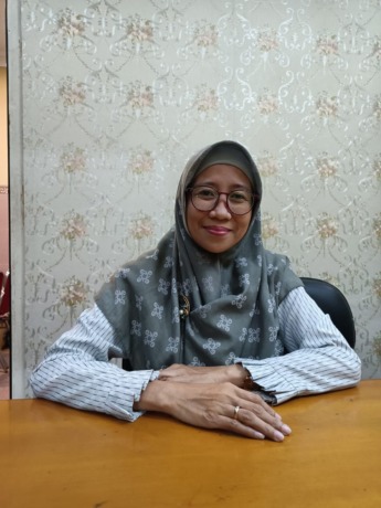 Luluk Ernawati Waka Kesiswaan SMANU 1 Gresik (riri/radar gresik)
