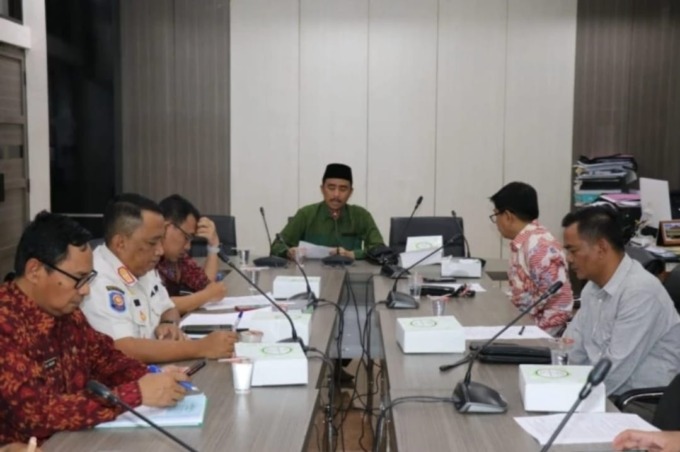TANCAP GAS: Bapem Perda DPRD Gresik saat melakukan pembahasan awal ranperda 2023. (Dok/Radar Gresik)
