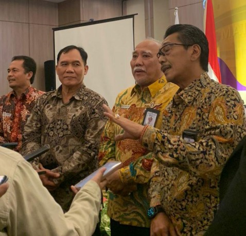 KELUHKAN TARIF LISTRIK: Dirut PT DGU Erwin H Poedjono berharap agar tarif listrik tidak naik terus karena memberatkan pengusaha. (ISTIMEWA/RADAR GRESIK)