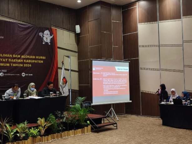 PENETAPAN DAPIL: KPUD Gresik saat meminta masukan dan saran terkait penataan dapil beberapa waktu lalu. (Dok/Radar Gresik)