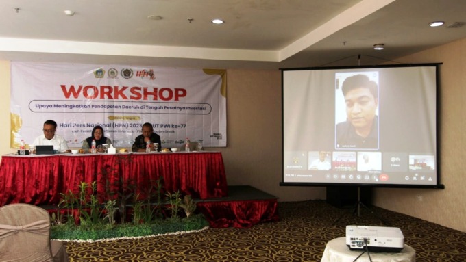 BERI MASUKAN: Anggota Komisi II DPRD Gresik Syahrul Munir meminta agar pengusaha menaati aturan Perda 60 persen tenaga kerja lokal. (Dok/Radar Gresik)