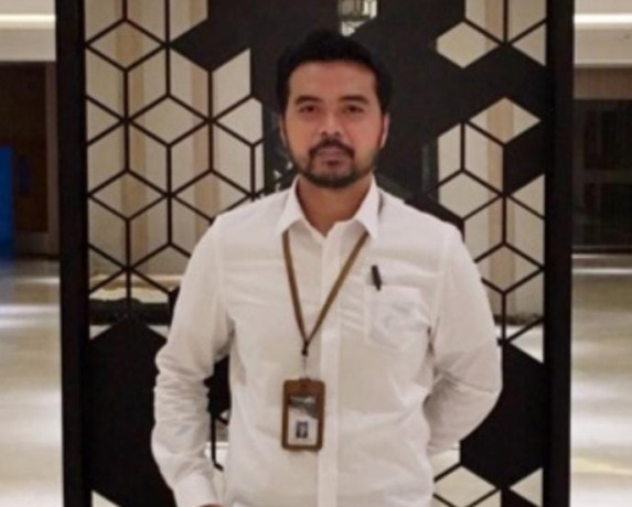 Prasetya Yuda , Owner Arakula Store. (Firmansyah/Radar Gresik)