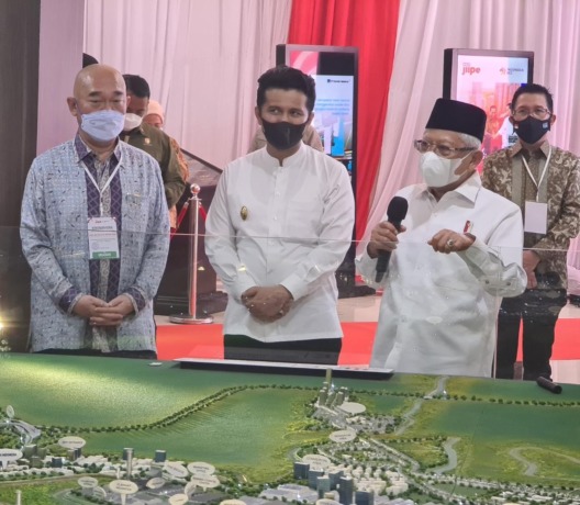 BERI PUJIAN: Wakil Presiden Ma