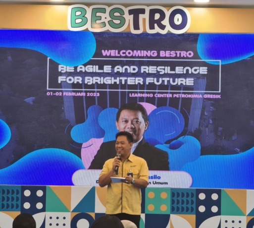 PEDULI PENDIDIKAN: PT Petrokimia Gresik peduli terhadap pendidikan genersi muda melalui program pemberian Beasiswa Petrokimia Gresik (Bestro). (Ist/Radar Gresik)