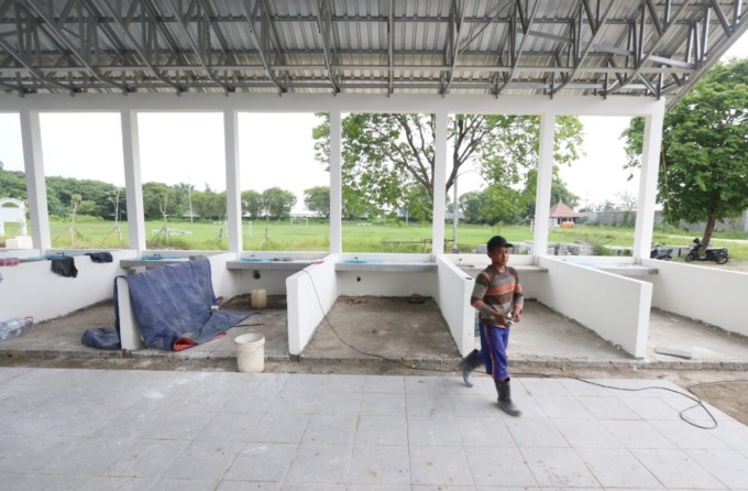 SUDAH SIAP: Kios untuk relokasi pedagang Jalan Raya Manyar sudah siap untuk ditempati. (Dok/Radar Gresik)