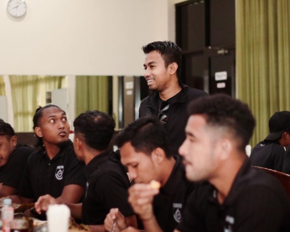 Skuad Gresik United sebelum diliburkan. (Ist/Radar Gresik)