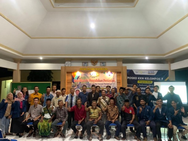 Mengabdi : Kelompok 7 mahasiswa KKN UMG menggelar pengabidan kepada kelompok tani di Desa Plabuhanrejo Kecamatan Mantup, Lamongan. (Dok/Radar Gresik)