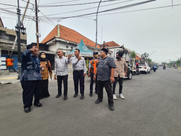 KUMUH: Bupati Yani meminta agar kawasan Bandar Grissee steril dari PKL, gepeng dan kendaraan parkir sembarangan selama Ramadan (ISTIMEWA/RADAR GRESIK)