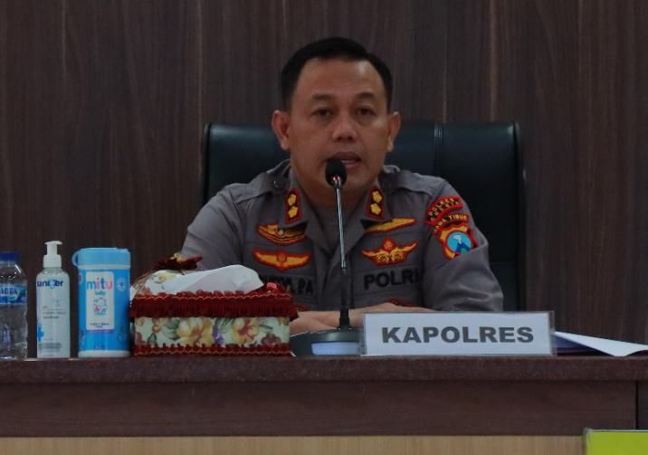 TINDAK TEGAS : Kapolres Gresik AKBP Adhitya Panji Anom memerintahkan jajarannya untuk menindak tegas Debt Collector dan premanisme. (Ist/Radar Gresik)