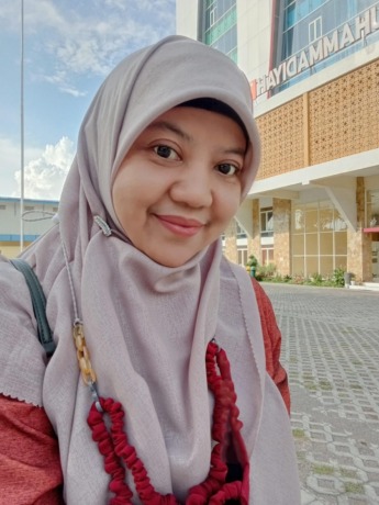 Dewi Musdalifah, Pembina Yayasan Seni Gang Sebelah (Dok/Radar Gresik)