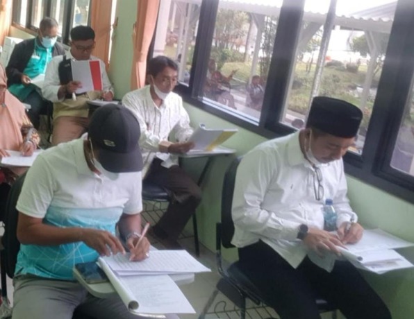 TES LANJUTAN: Bacaleg PKB menjalani tes jasmani dan rohani. (Dok/Radar Gresik)