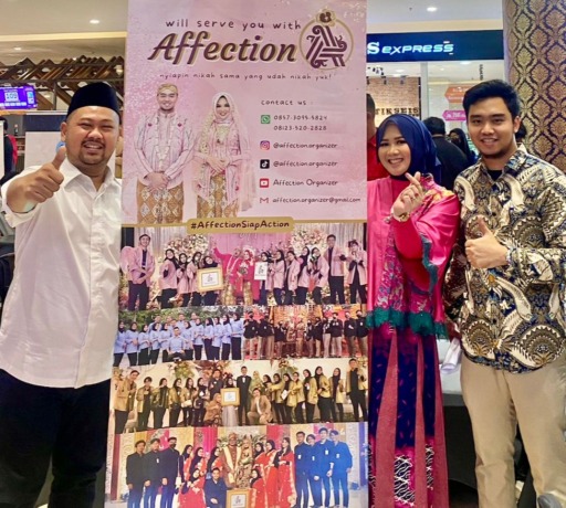 BERBAKAT: Soraya Ghyna, salah satu musisi jebolan Indonesian Idol dengan segudang talenta dan telah merilis lebih dari 100 lagu ciptaannya berfoto bersama Bupati Gresik Fandi Akhmad Yani. (radar gresik)