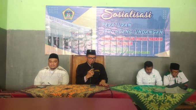 SOSIALISASI PERDA: Anggota DPRD Gresik Abdullah Hamdi saat menyampaikan Perda 7/2021 tentang Desa Wisata. (Dok/Gresik)