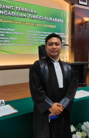 M. Bonang Khalimuddin, Founder Warung Bantuan Hukum Gresik. (Dok/Radar Gredik)