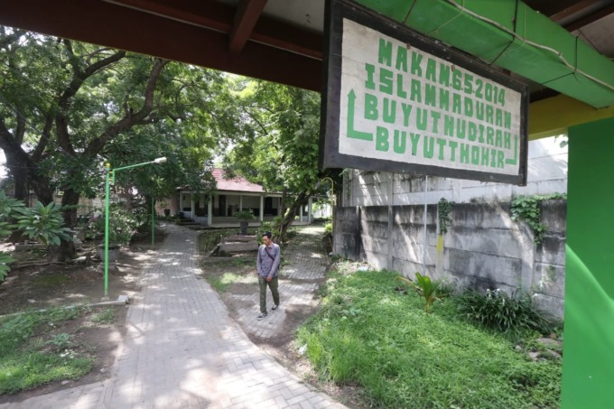 JEJAK SEJARAH: Makam Buyut Dirah dan Buyut Tohir di Dusun Meduran, Desa Roomo, Kecamatan Manyar, salah satu tokoh sejarah di Kabupaten Gresik. (Dok/Radar Gresik)