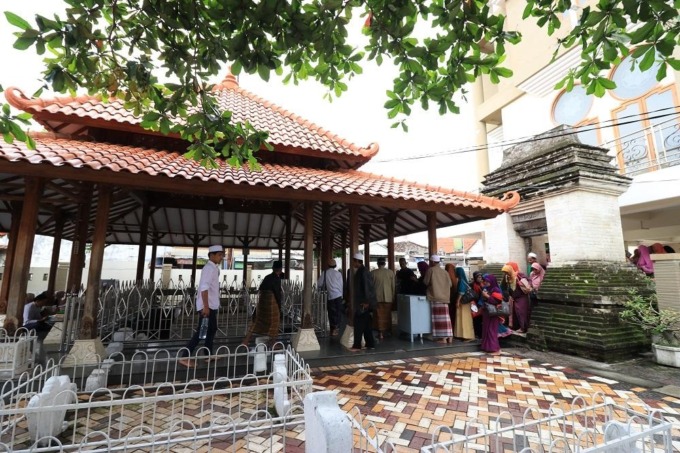 SUNAN GRESIK: Makam Maulana Malik Ibrahim yang berada di Gapuro Sukolilo ini selalu ramai dkunjungi oleh peziarah dari seluruh penjuru Nusantara bahkan dunia. (Dok/Radar Gresik)