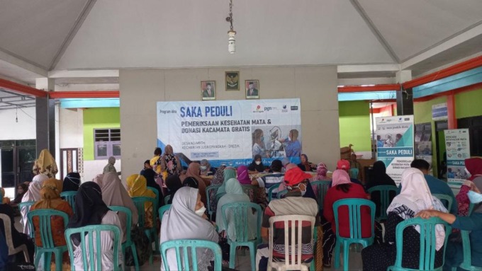 PEDULI: Salah satunya melalui program Saka Peduli, program layanan pemeriksaan kesehatan mata dan pemberian kacamata gratis kepada kelompok masyarakat di empat Desa di Kecamatan Ujungpangkah, Gresik, Jawa Timur. Program Saka Peduli kali ini dilaksanakan p