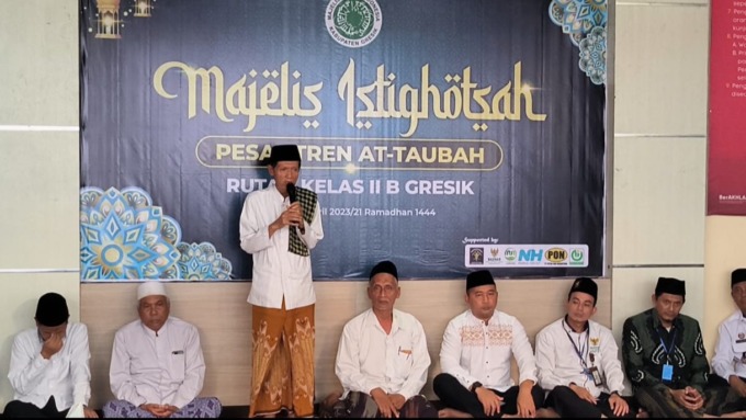PENGAJIAN: Puluhan warga binaan, pegawai Rutan kelas IIB Gresik saat mengikuti pengajian dari MUI Gresik. (Ist/Radar Gresik)