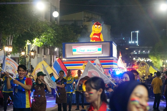 BERKARAKTER: PT.Indomarco Prismatama (Indomaret) Cabang Gresik turut serta berpartisipasi dalam event Surabaya Vaganza 2023 menyambut ulang tahun Kota Surabaya ke 730, menjadi salah satu peserta Light Parade dengan mengusung tema Indomaret Mudah dan Hemat