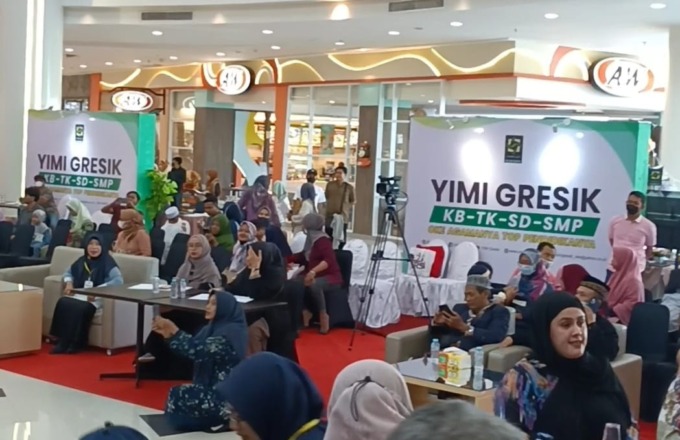 MERIAH: Ratusan peserta berpartisipasi dalam lomba dalam YIMI Event di Icon Mall. (Riri/Radar Gresik)