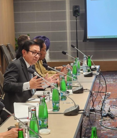 Bangga : Dalam International Fertilizer Association (IFA) Annual Confrence 2023, Direktur Utama PT Petrokimia Gresik, Dwi Satriyo Annurogo (kiri) Direktur Operasi dan Produksi, Digna Jatiningsih dan Komisaris Utama PG, Nugroho Purwanto menyampaikan rasa b