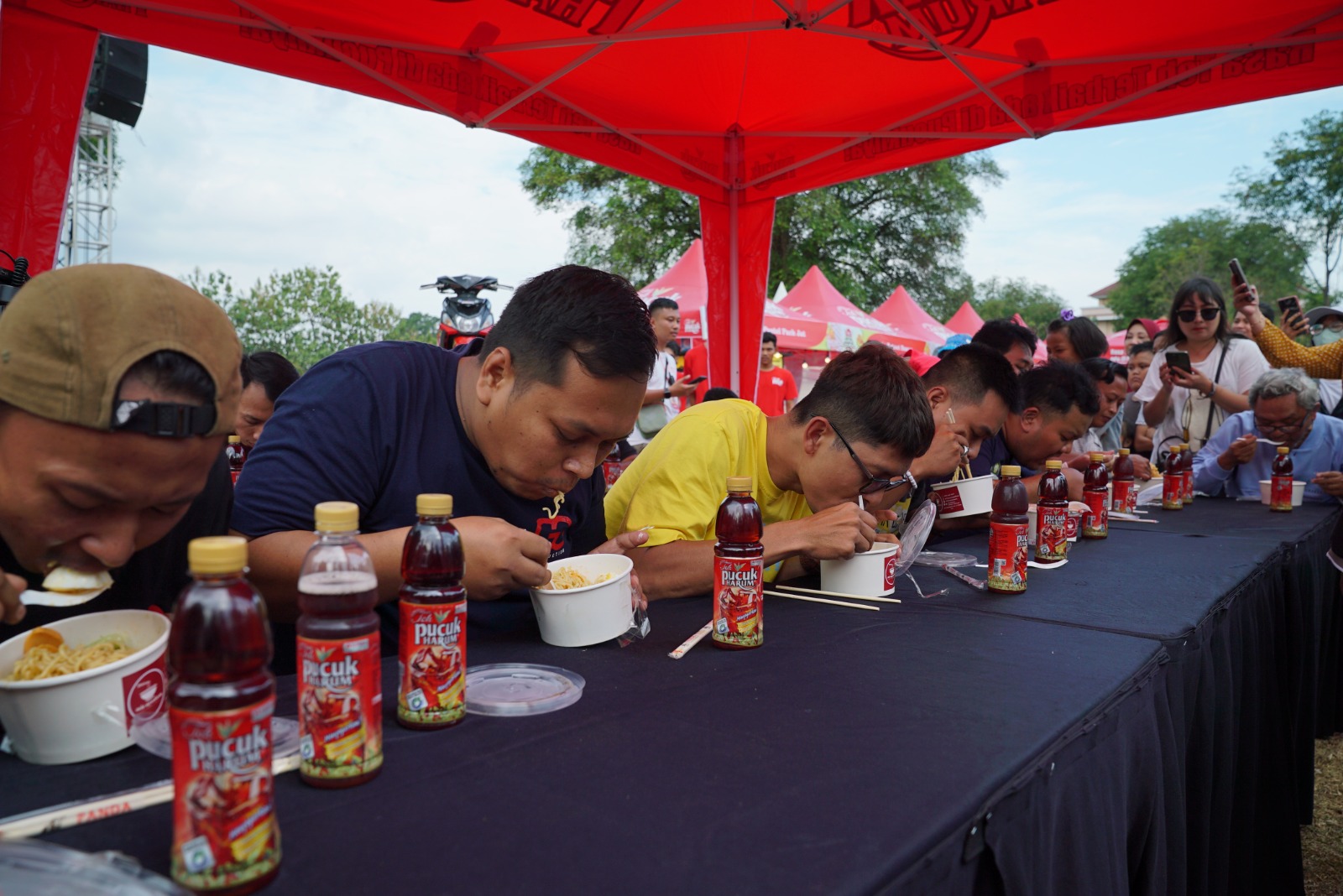 Spicy King Noodle Contest dalam acara Teh Pucuk Harum Festival Kuliner Legendaris di Benteng Vastenburg yang dihelat 8-9 Juli 2023.